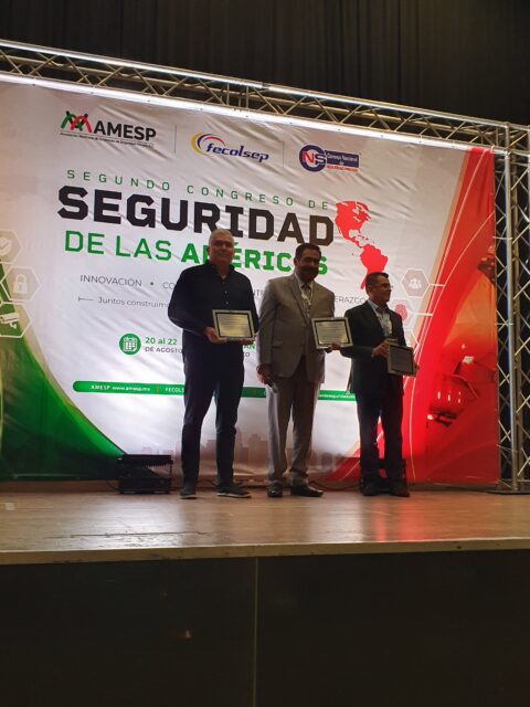 Home Reconocemos a quienes hacen grande al sector de la seguridad. 🏆🔐
En el marco del Segundo Congreso de Seguridad de las Américas, destacamos a figuras, líderes y empresarios que con su trayectoria, visión y compromiso contribuyen al fortalecimiento de la seguridad privada en Colombia y las Américas.
Un reconocimiento a quienes no solo lideran empresas, sino que también impulsan la transformación, la profesionalización y el crecimiento de toda una industria.
Su liderazgo deja huella. 🌎🤝
#CongresoDeSeguridad #SeguridadDeLasAméricas #SeguridadPrivada #Liderazgo #Empresarios Reconocimiento